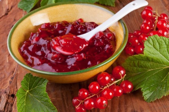 Redcurrant jelly in a slow cooker Redmond, Panasonic, Polaris