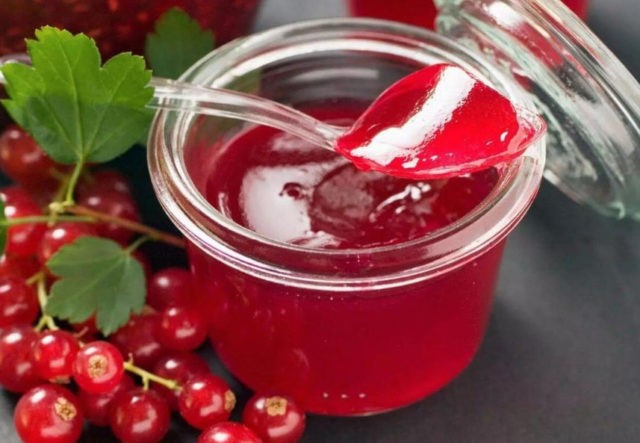 Redcurrant jelly: through a juicer, juicer