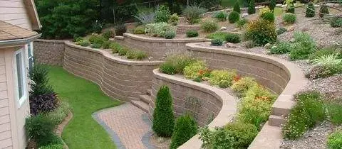 Retaining walls in landscape design