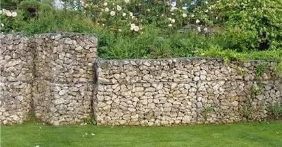 Retaining walls in landscape design