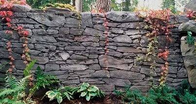 Retaining walls in landscape design