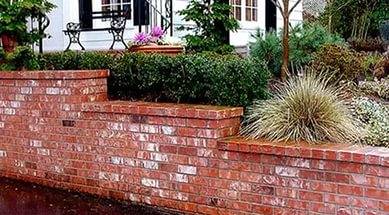 Retaining walls in landscape design