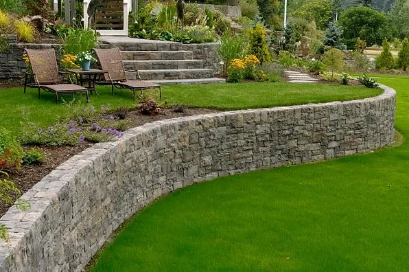 Retaining walls in landscape design