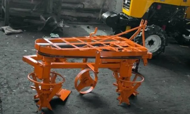 Reversible plow for mini tractor 