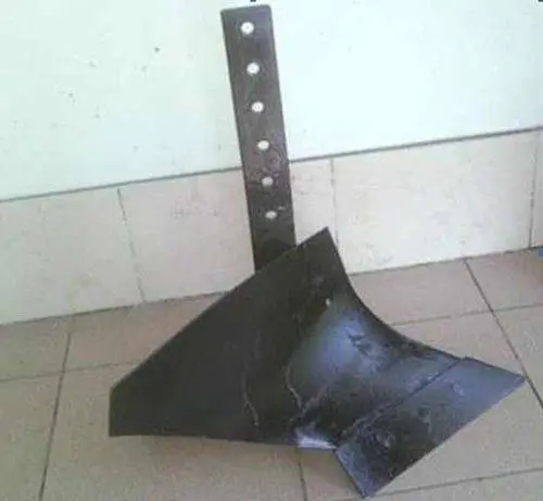 Reversible plow for mini tractor 