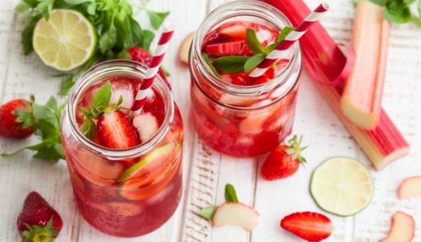 Rhubarb compote: how to make a drink from vegetables and apples, cherries, raisins, recipes for preparing a healthy drink for the winter