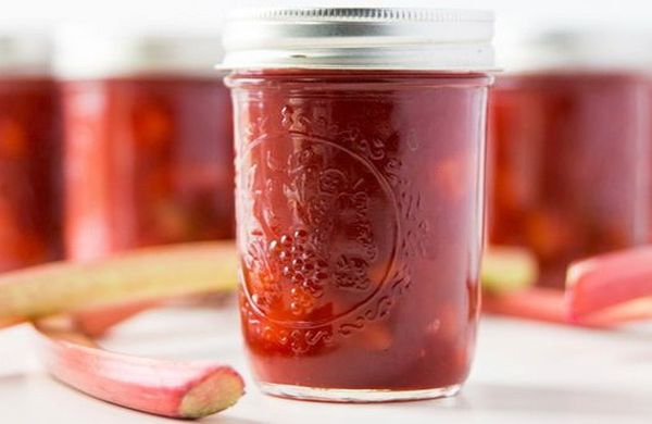 Rhubarb jam for the winter: benefits and harms, recipes for treats with apples, orange, lemon, in a slow cooker, Five Minute