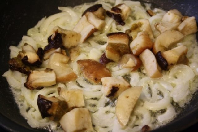 Rice with porcini mushrooms: recipes with photos