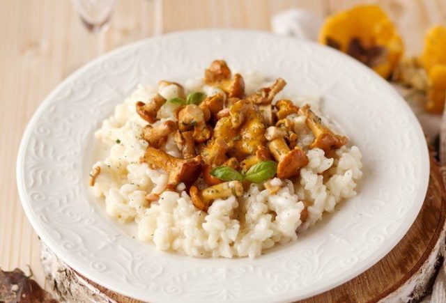 Risotto with chanterelles: recipes with photos