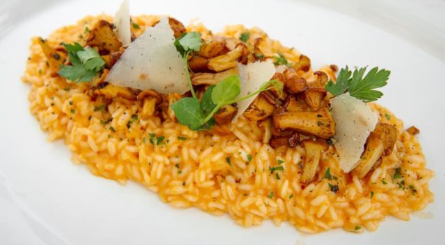 Risotto with chanterelles: recipes with photos