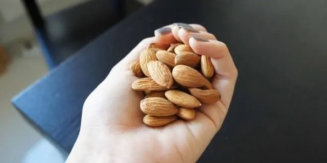 Roasted almonds: benefits and harms