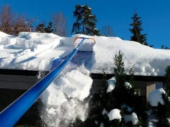 Roof snow removal tool