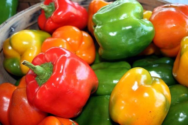 Round thick-walled peppers