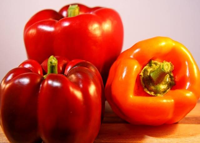 Round thick-walled peppers