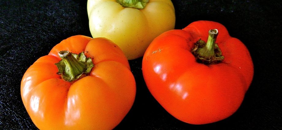 Round thick-walled peppers