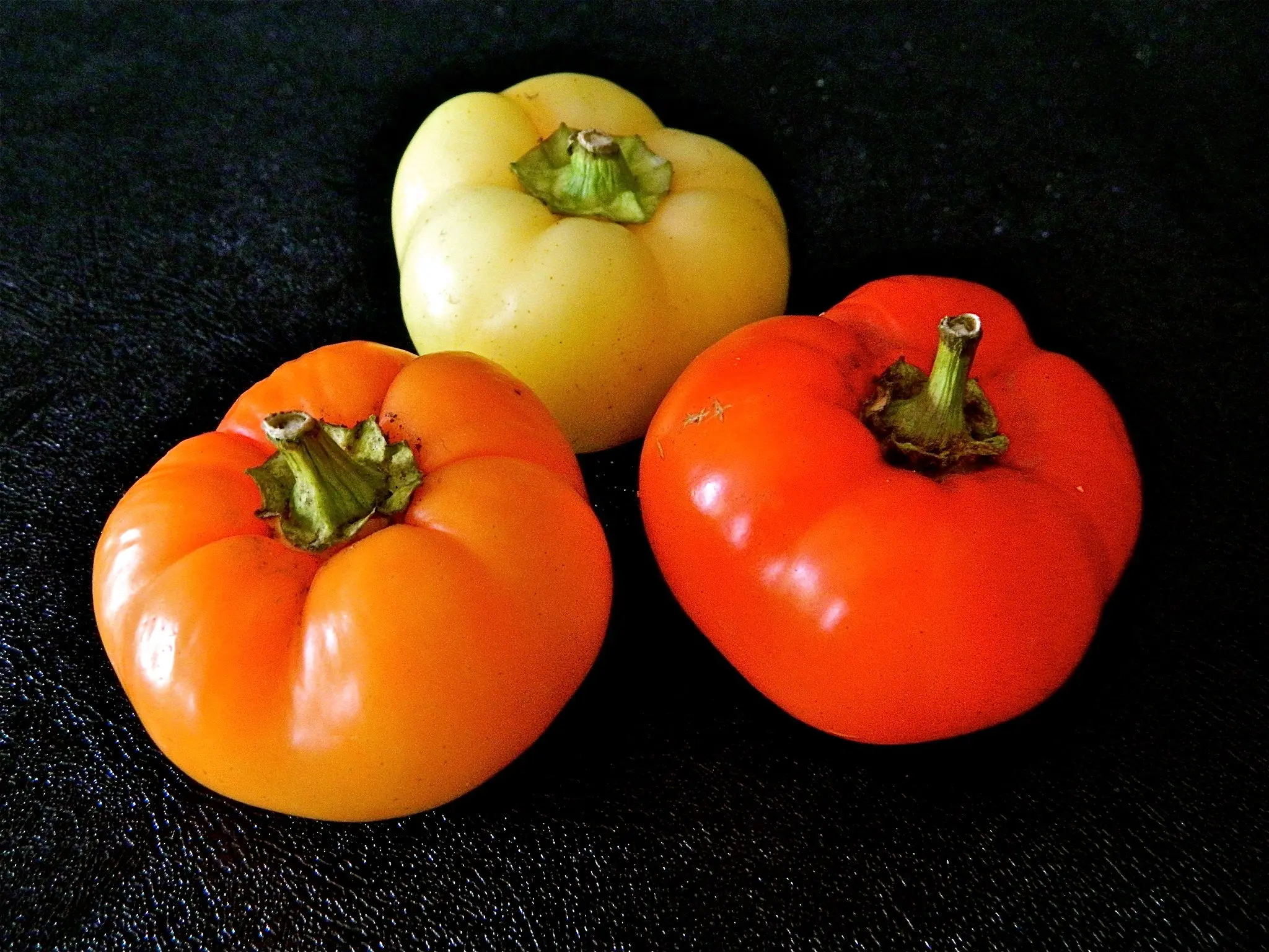 Round thick-walled peppers