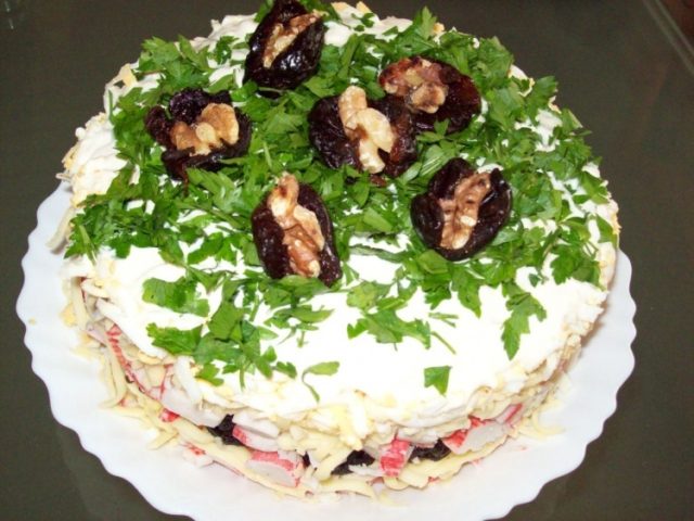 Salad Black Pearl: with prunes, with chicken