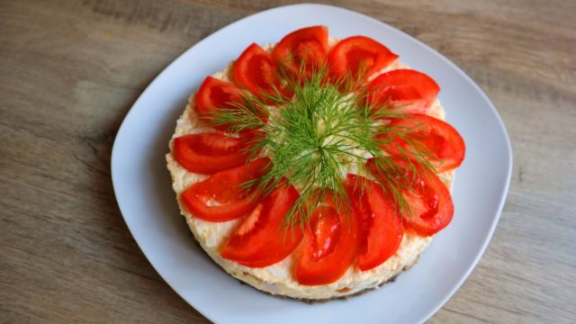 Salad Favorite husband: with smoked breast, mushrooms, tomatoes