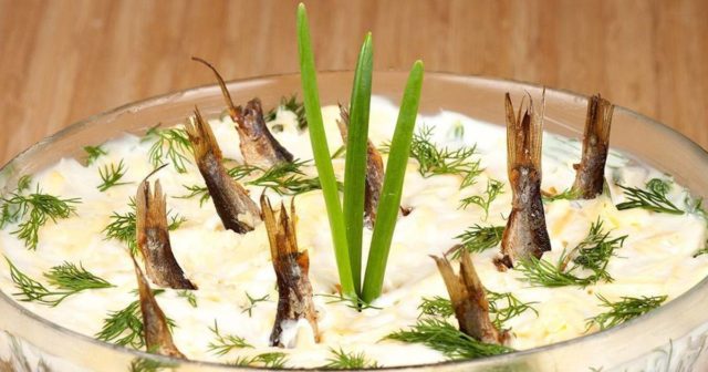 Salad Fish in a pond with sprats: photos + recipes