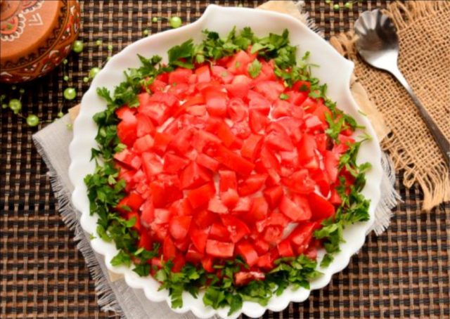 Salad Little Red Riding Hood: recipes with tomatoes, chicken, beef, pomegranate