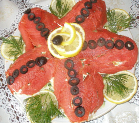 Salad Starfish: with red fish, caviar, shrimps