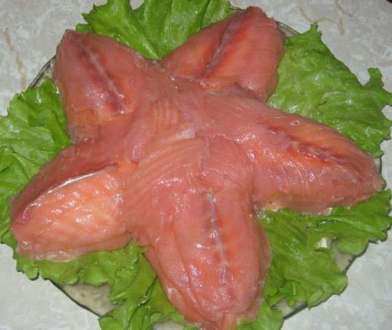 Salad Starfish: with red fish, caviar, shrimps