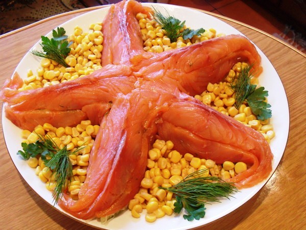 Salad Starfish: with red fish, caviar, shrimps