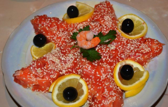 Salad Starfish: with red fish, caviar, shrimps