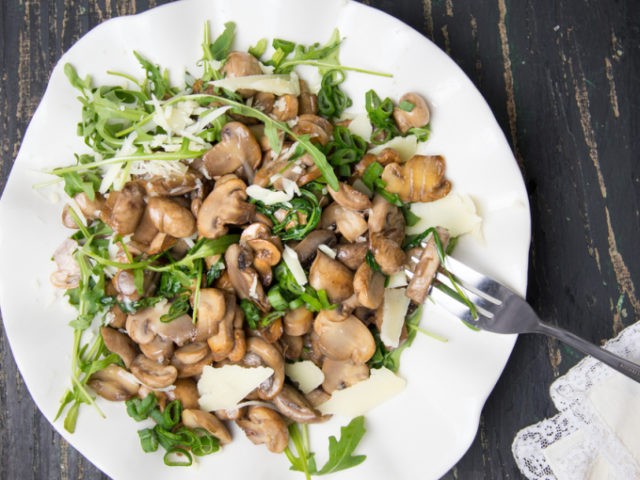 Salad with chanterelle mushrooms: with chicken, cheese, egg, beans