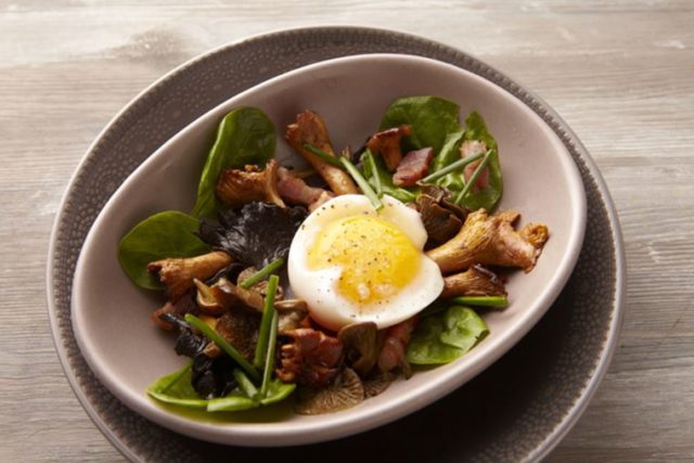 Salad with chanterelle mushrooms: with chicken, cheese, egg, beans