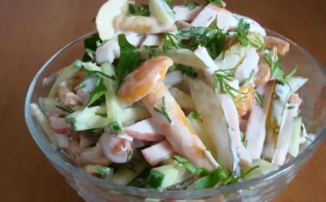 Salad with mushrooms: recipes with salted, fresh and fried mushrooms