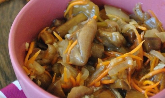 Salad with oyster mushrooms: simple cooking recipes with photos for every day and for the winter