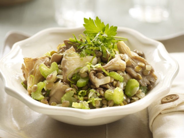 Salad with oyster mushrooms: simple cooking recipes with photos for every day and for the winter