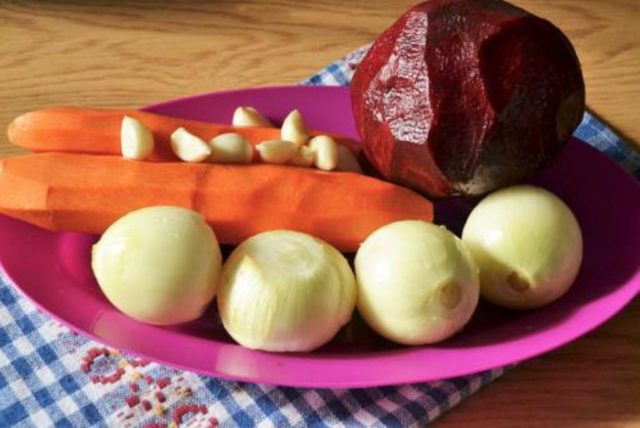 Salads from beets with pepper for the winter