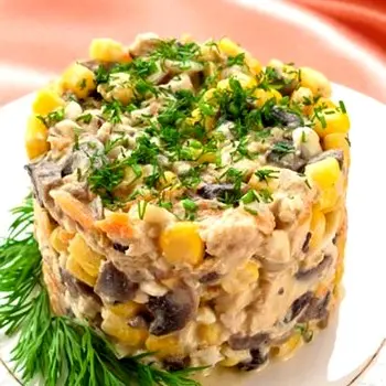 Salads with champignons and corn: simple recipes