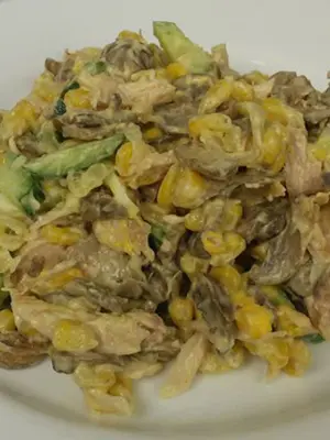 Salads with champignons and corn: simple recipes