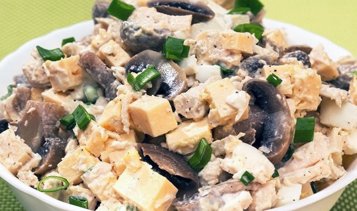 Salads with chicken breast and champignons: cooking recipes