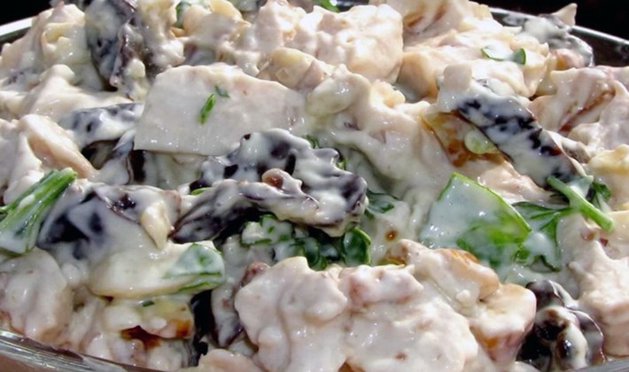 Salads with chicken breast and champignons: cooking recipes