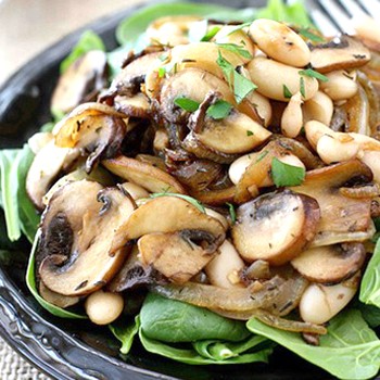 Salads with fried champignons: a selection of recipes