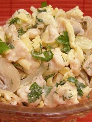 Salads with fried champignons: a selection of recipes