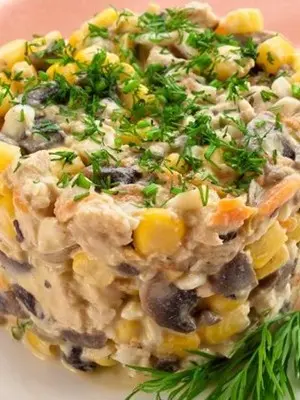 Salads with fried champignons: a selection of recipes