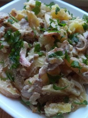 Salads with fried champignons: a selection of recipes