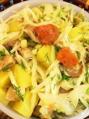 Salads with fried champignons: a selection of recipes