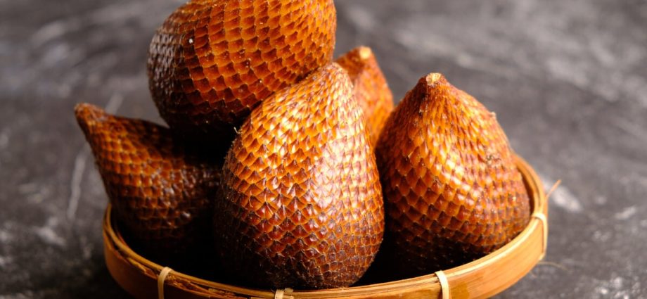 Salak, or snake fruit: botanical description, distribution area, taste, benefits and harms + culinary use