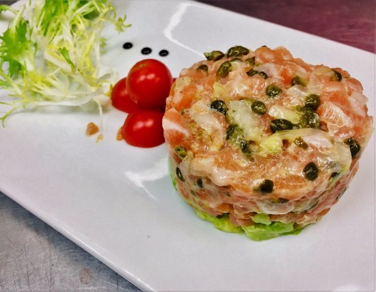 Salmon tartare with avocado