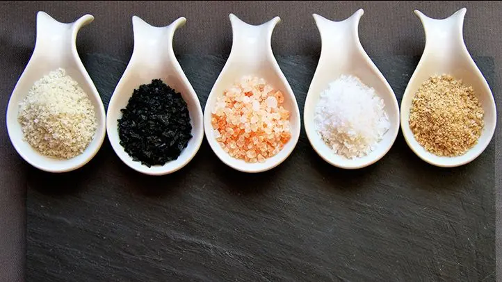 Salt &#8211; types, properties, harmfulness. Can salt be good for your health? WE EXPLAIN