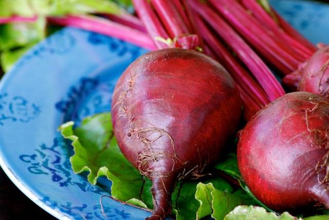 Salted cabbage with instant beetroot