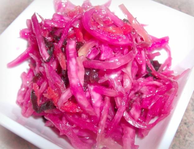 Salted cabbage with instant beetroot