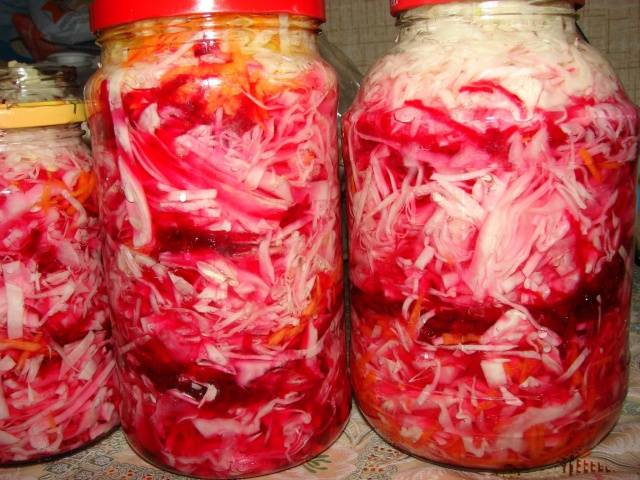 Salted cabbage with instant beetroot