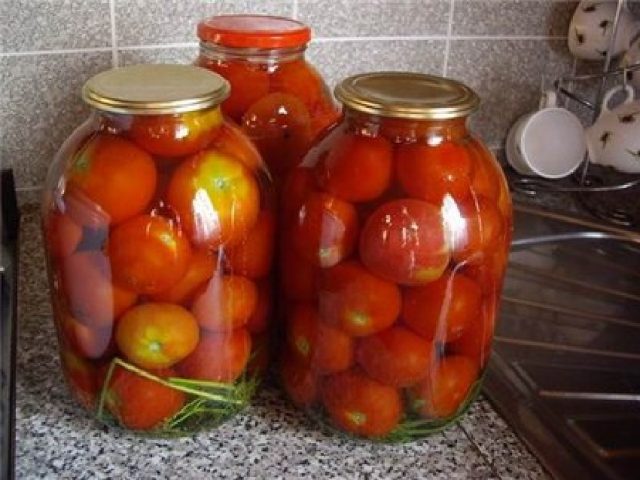 Salted tomatoes with mustard